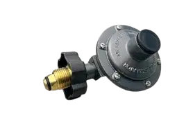 [SP-70214] REGULADOR PARA TANQUE DE GAS Para baja presión,Incluye punta pol y tuerca izquierda de laton de 7/8" (22 mm),Entradas: 1/4" NPT SALIDA: 3/8" NPT,Capacidad flujo: 0.8 m³/h,Presión de servicio:2.45 kPa,Aprieta fácil